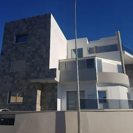 Luxury Retire לימסול